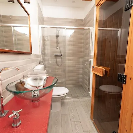 Il Giglio Con Vasca Idromassaggio E Sauna Daire